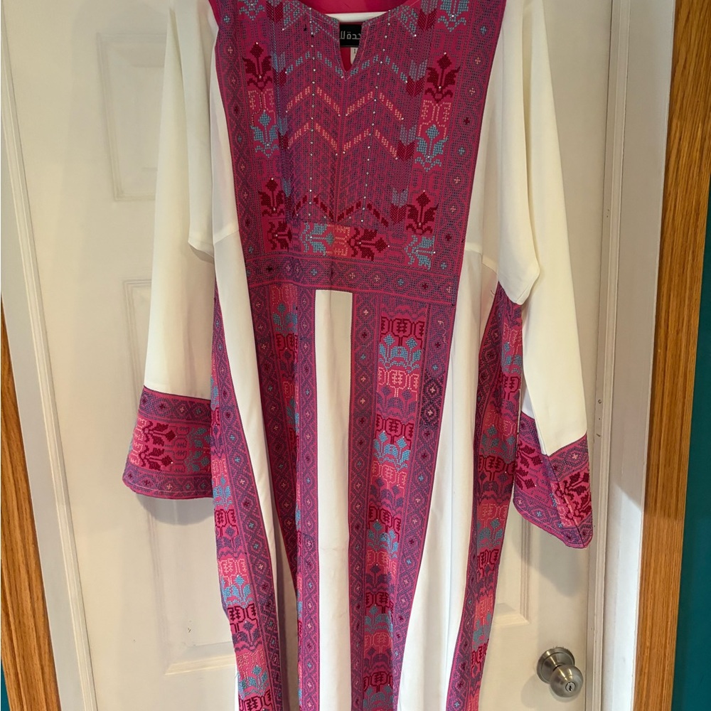 Palestinian Tatreeze Thobe white and pink